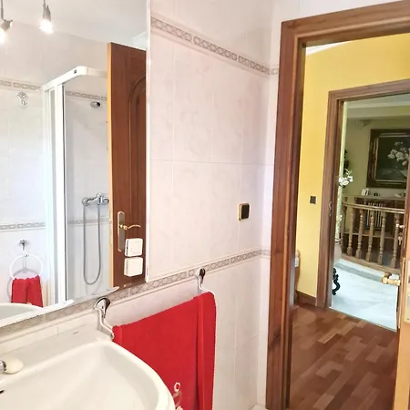Spacious House With Pool And Garden In Congosto Holiday home