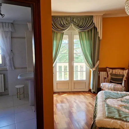 Spacious House With Pool And Garden In Congosto Holiday home